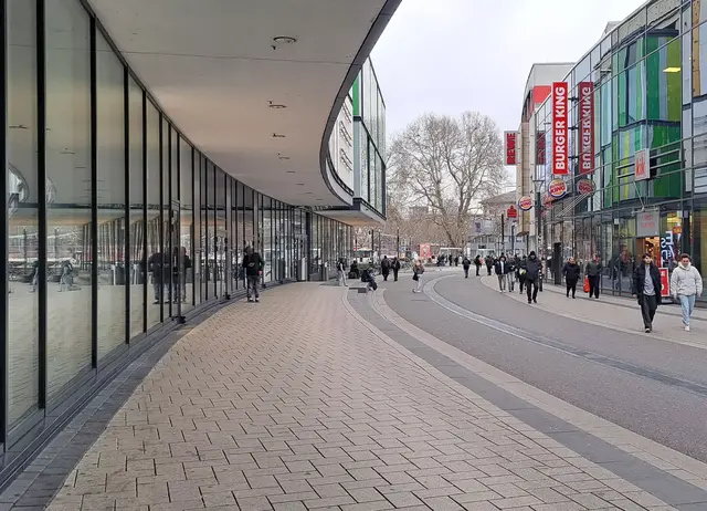 Am Montagmorgen ist es am Fackelrondell in Kaiserslautern zu einem handfesten Streit zwischen einem Mann und einer Frau gekommen | Foto: Monika Klein