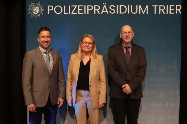 Verabschiedung und Amtseinführung von Polizeipräsidentin Anja Rakowski vorgenommen | Foto: Polizei