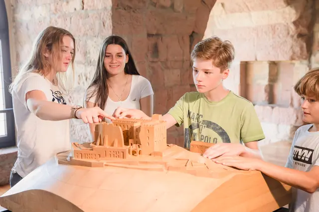 Workshop für Schüler auf dem Hambacher Schloss. | Foto: Stiftung Hambacher Schloss / Thomas Lerch