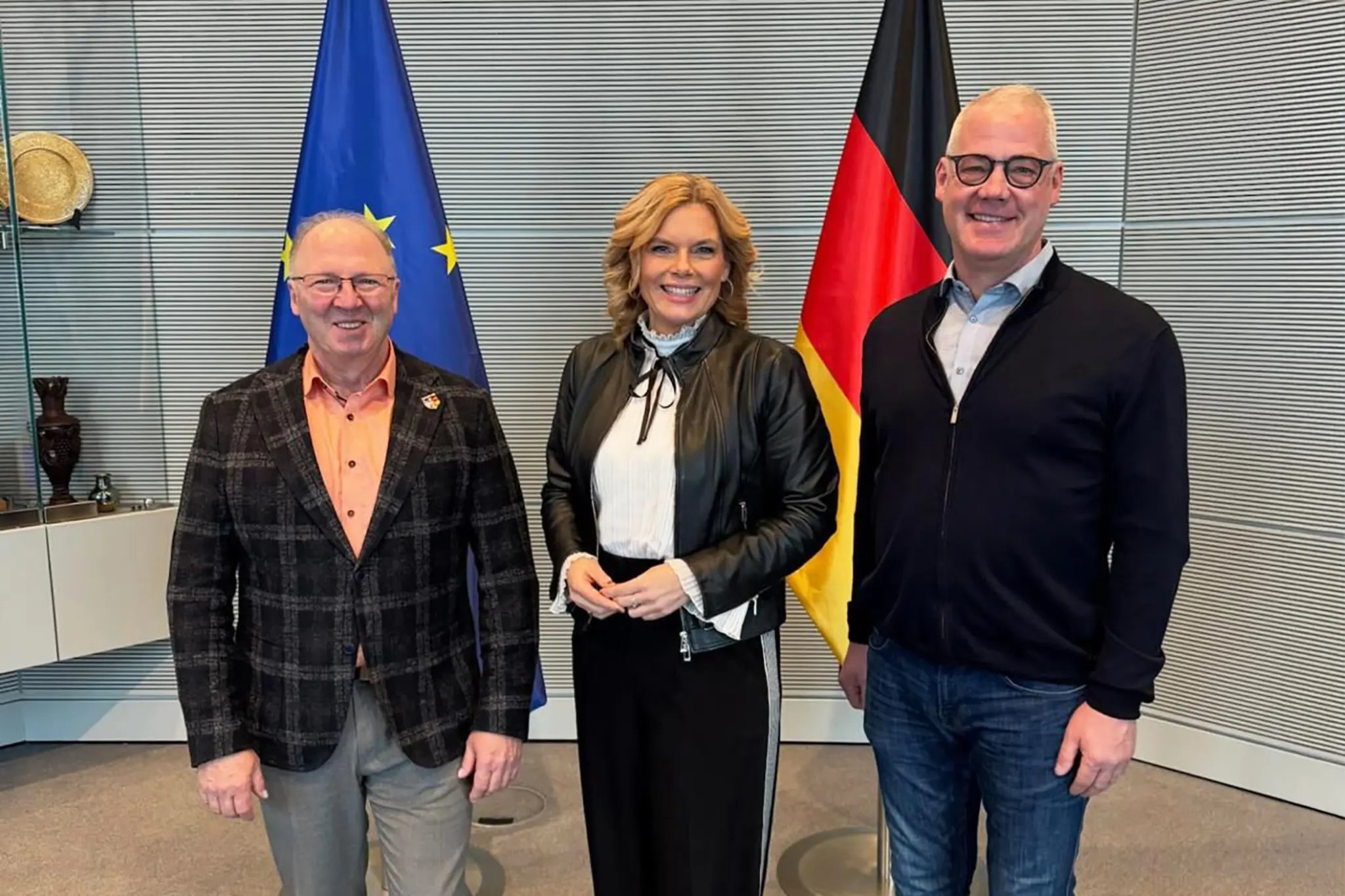 Von-Ramstein-nach-Berlin-Ralf-Hechler-spricht-im-Bundestag-mit-Julia-Kl-ckner