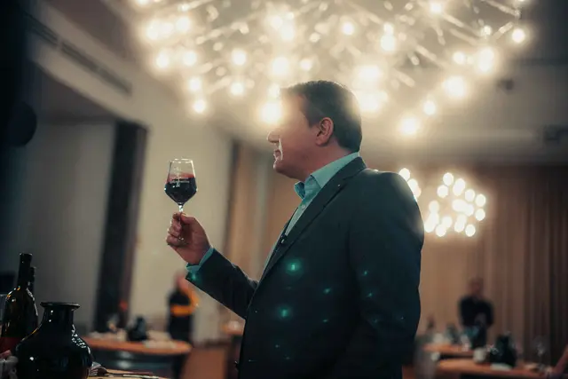 Am 21. Februar 2026 stellt der Weinsensoriker Dr. Steffen Michler im Dürkheimer Riesenfass ausgewählte Rieslinge der Bad Dürkheimer Weinbaubetriebe vor und unternimmt mit allen Weininteressierten eine geschmackliche Reise durch die Rieslinglandschaften der pfälzischen Kurstadt. | Foto: Simon Stöckel