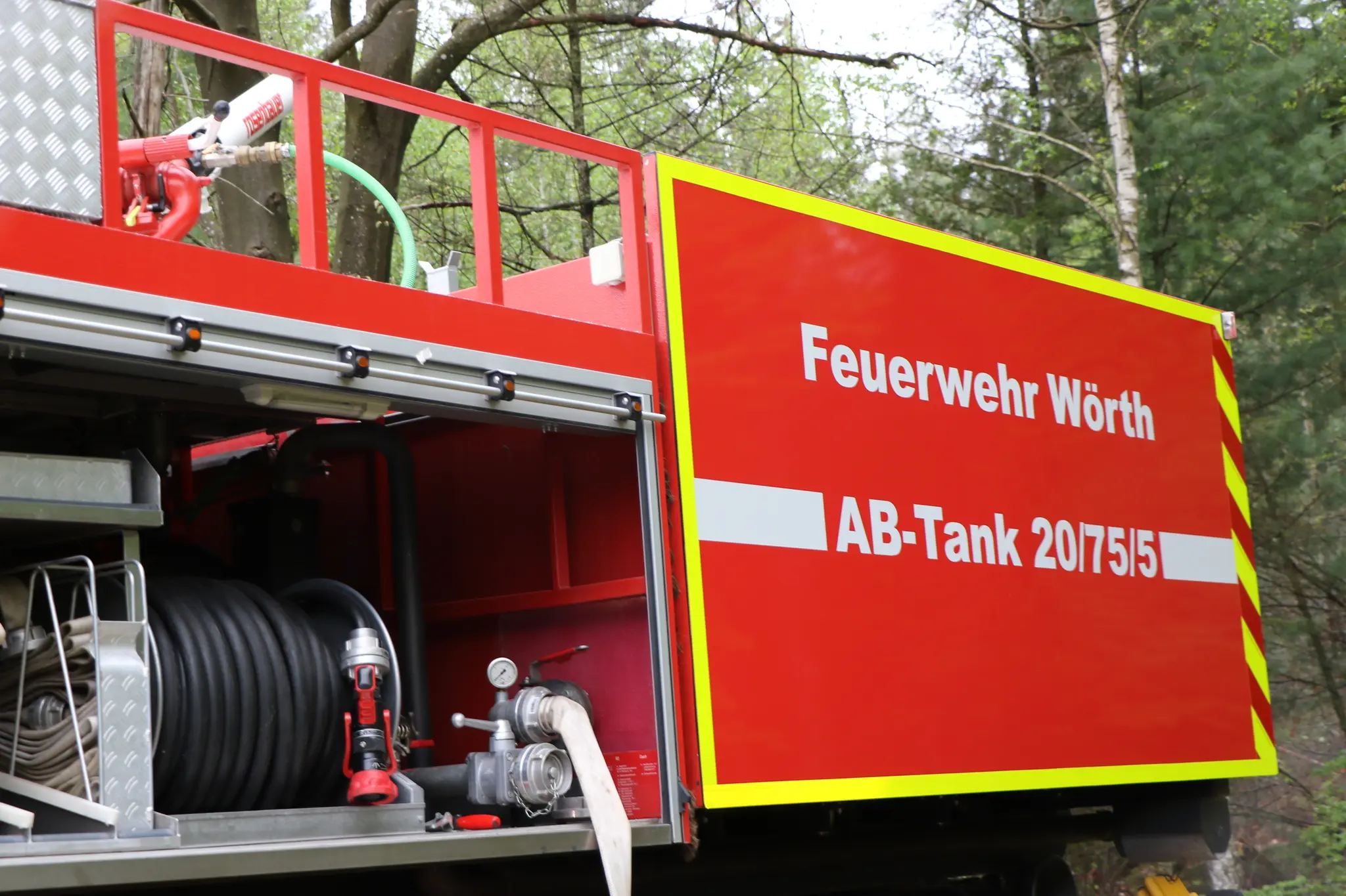 Geb-udebrand-in-der-W-rther-Ottstra-e-Feuerwehr-l-scht-Dachstuhl