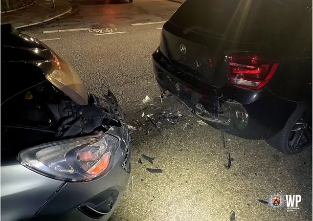Der 30-jährige Fahrer des Opel Corsa erkannte die Situation offenbar zu spät und fuhr auf das Heck des BMW auf | Foto: Polizeipräsidium Westpfalz
