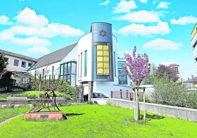 Am NS-Gedenktag gestalten Oberbürgermeisterin Stefanie Seiler und Speyerer Schülerinnen und Schüler eine Gedenkstunde in der Synagoge Beith-Shalom  | Foto: Klaus Landry/Pilger-Archiv