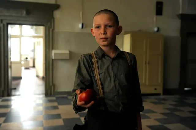 Szene aus dem Film „Nebel im August“ mit dem Protagonisten Ernst Lossa, gespielt von Ivo Pietzcker | Foto: Bernd Spauke/Studiocanal