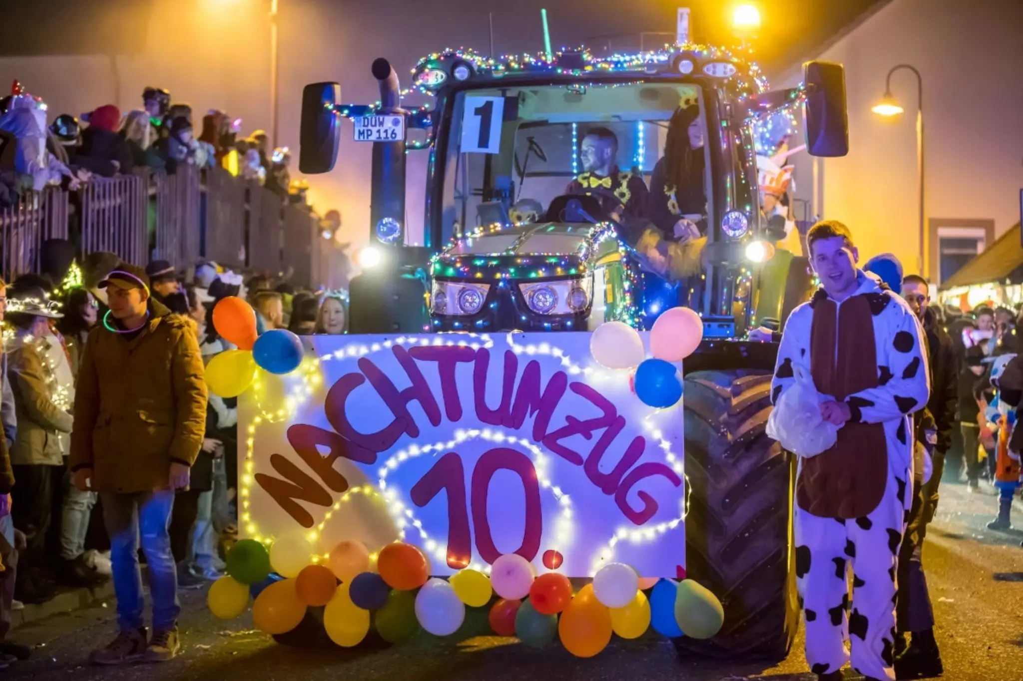 Nachtumzug-Merzalben-2026-strahlende-Gesichter-und-ausgelassene-Stimmung