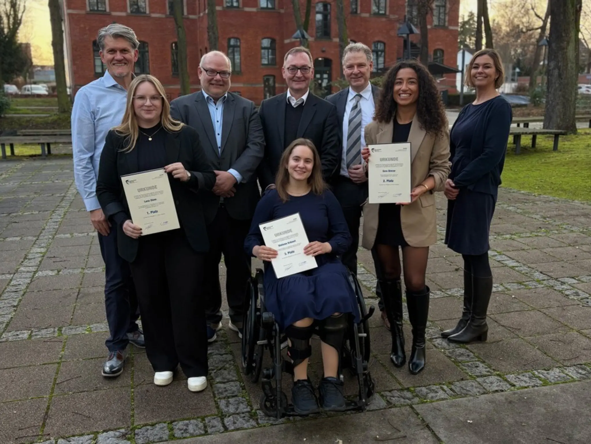 Auszeichnung-f-r-herausragende-Abschlussarbeiten