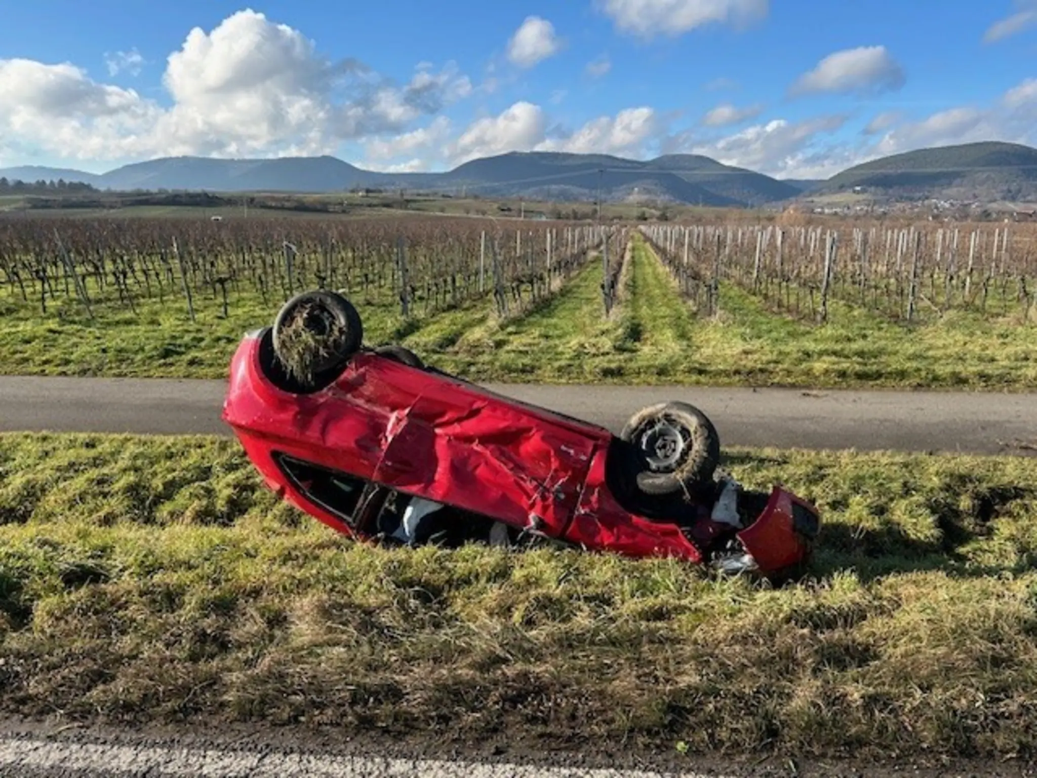 Verkehrsunfall-auf-der-L516-bei-Maikammer-Fahrerin-schwer-verletzt