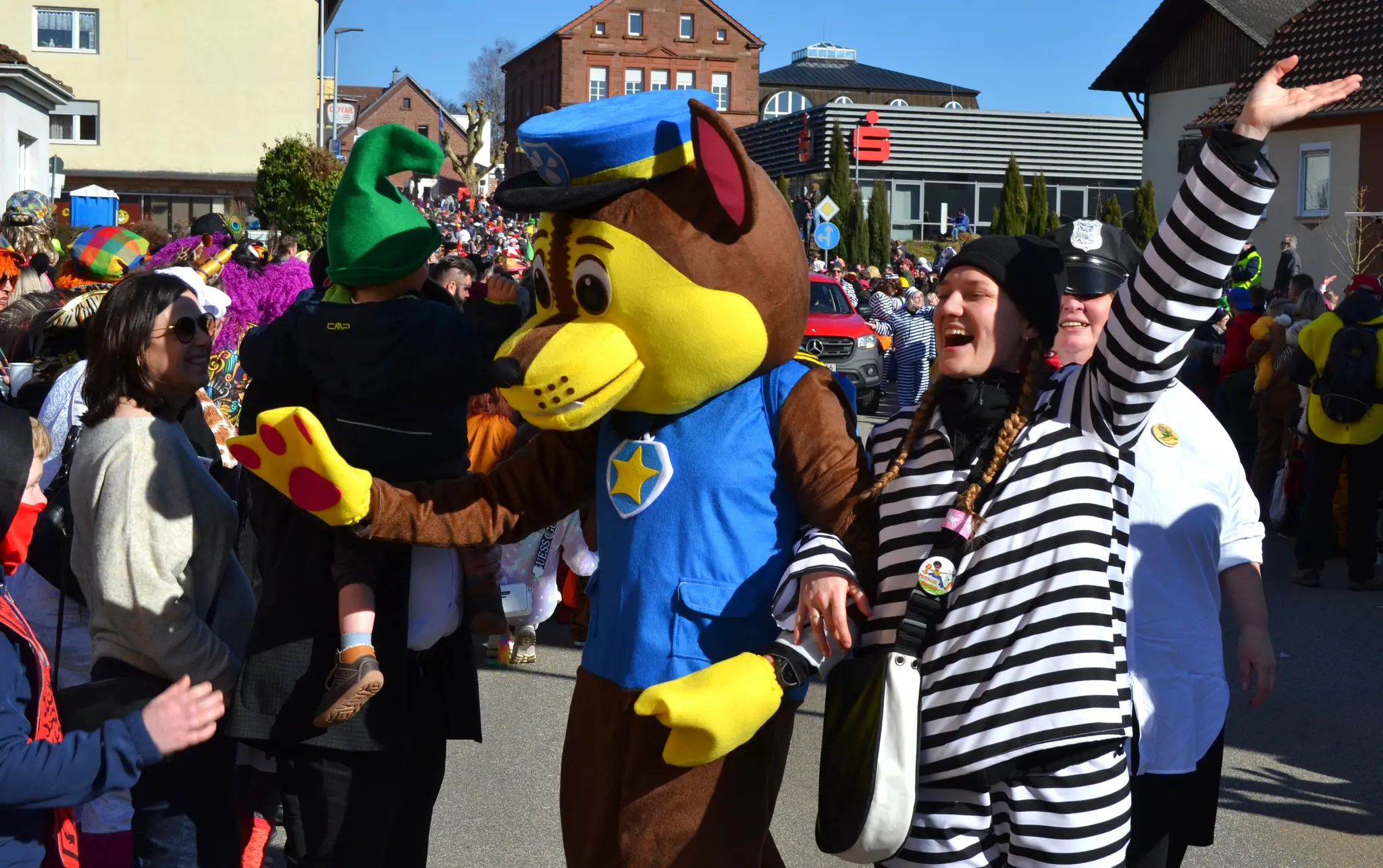 Fasnachtsumzug-Dahn-2026-Tausende-Narren-und-Fasnachtsfans-feiern-in-den-Stra-en