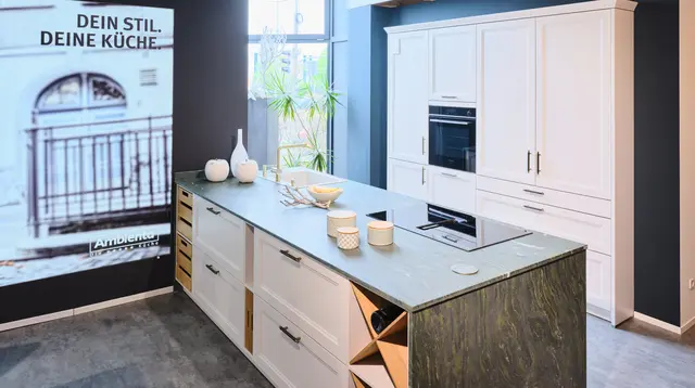 Maßgefertigte Einbauküchen von Möbel Peeck verbinden Design, Funktionalität und moderne Elektrogeräte. | Foto: Möbel Peeck