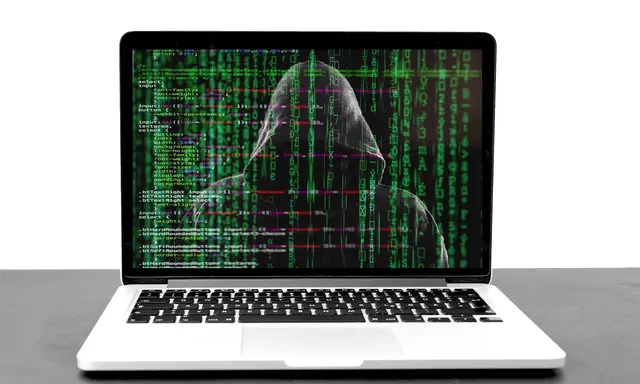 Die Betrüger arbeiten oft mit IT-Experten zusammen, um im Netz anonym zu bleiben. Sie sind interessiert an persönlichen Daten oder wollen Zugriff auf dem PC der Angerufenen. Achtung auch vor WhatsApp-Nachrichten. | Foto: Vicky Charat/Pixabay.com