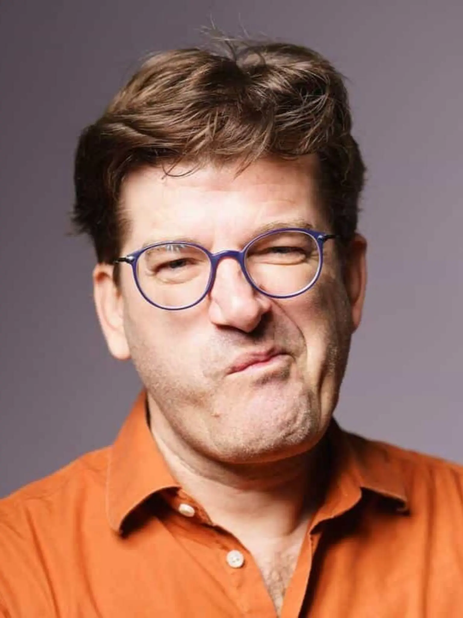 -Junger-Gebrauchter-Nils-Heinrich-im-Theater-Blaues-Haus