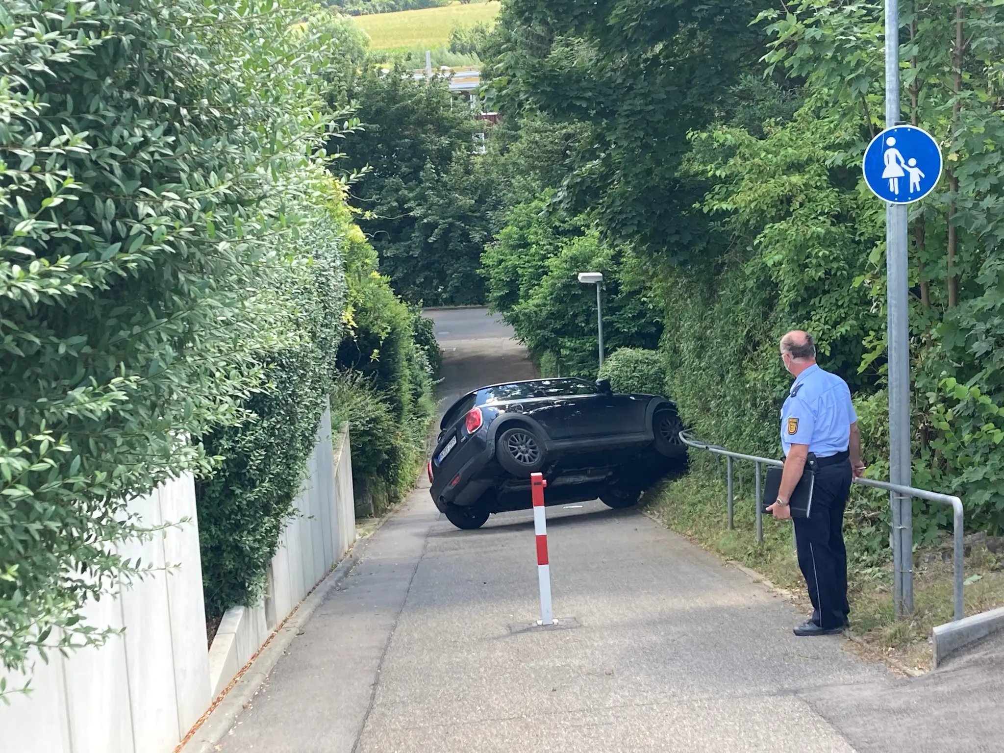 Ausstellung-Polizeifotografie-Vor-und-hinter-der-Absperrung-