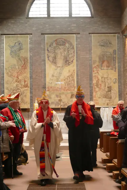 Der katholische Pfarrer Alexander Hafner (li.) und sein evangelischer Kollege Dirk Keller (re.) beim närrischen Gottesdienst | Foto: Jutta Hauswirth