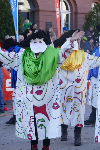 Göuffi-Clique Biel beim Karlsruher Fastnachtsumzug 2025 | Foto: Jutta Hauswirth