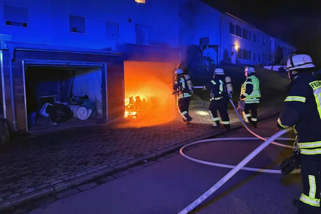 In der Innenstadt meldeten Anwohner einen Brand in einer Garage | Foto: Kai Hegi/Feuerwehr Neunkirchen