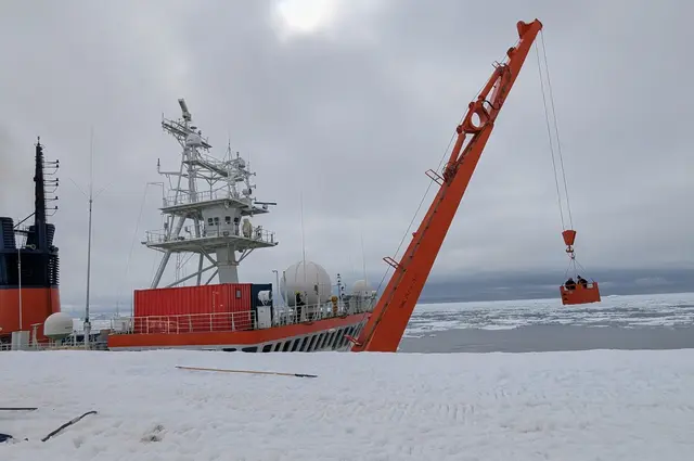 Entladen der MS Polarstern - Ankunft der Kiste | Foto: AWI/Ingo Gerstmann
