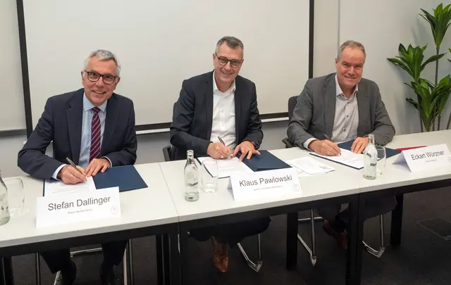 Die Jugendberufsagentur Rhein-Neckar-Kreis/Heidelberg (JUBA) wurde am 16. Januar offiziell eröffnet! Landrat Stefan Dallinger (links), Klaus Pawlowski (Agentur für Arbeit Heidelberg) und Heidelbergs OB Prof. Dr. Eckart Würzner unterzeichneten die weiterentwickelte Kooperationsvereinbarung. 

 | Foto: Landratsamt Rhein-Neckar-Kreis