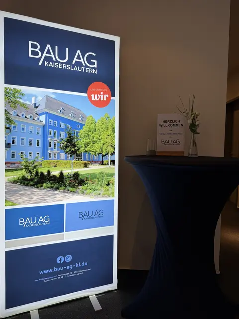 Beim Neujahrsempfang in der Fischerstraße präsentierte Vorstand Thomas Bauer das neue Logo und Corporate Design der Bau AG Kaiserslautern | Foto: Bau AG KL/gratis
