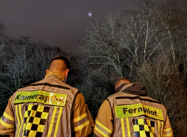 Um zweifelsfrei auszuschließen, dass eine Person in den Unfall verwickelt war, wurde zusätzlich die Multicopter-Einheit der Feuerwehr nachalarmiert | Foto: Feuerwehr Kaiserslautern