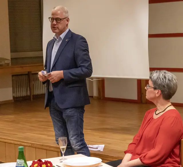 Bürgermeister Ralf Hechler bestätigte die Übernahme des MGH durch die Bürgerstiftung "Bündnis für Familien". | Foto: Stefan Layes