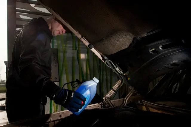 Frostschutz prüfen nach der Kältewelle: So vermeidet man teure Schäden und bleibt sicher unterwegs | Foto: Klaus-Dietmar Gabbert/dpa-mag