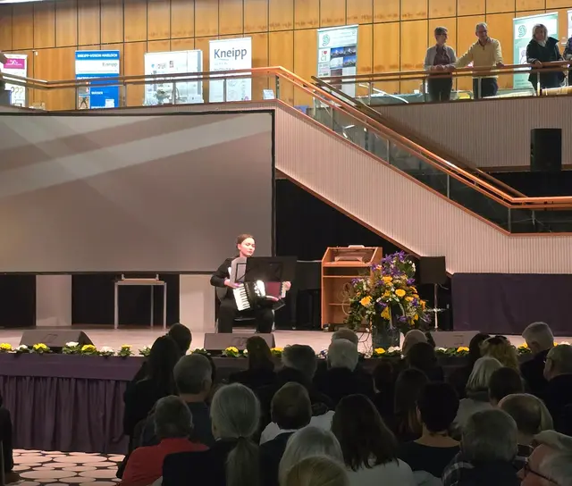 Jasmin Penkert am Akkorderdeon | Foto: Gemeindeverwaltung Haßloch