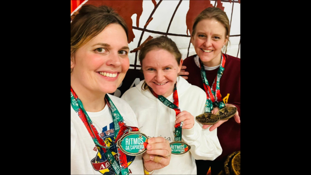 Strahlende Gesichter: Carolin Paschmann (Capoeirista Simpatia, links) erreichte in ihrer Kategorie den dritten Platz. Irina Souza Otte (Instrutora Pepita de Ouro, rechts) in ihrer den vierten. | Foto: Capoeira Karlsruhe