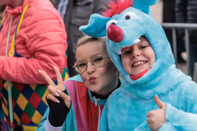 Auch für die Kleinsten ist Karneval ein Erlebnis | Foto: Paul Needham
