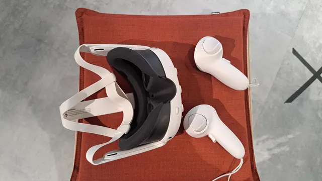 Mit VR-Brillen tauchten Schülerinnen des St.-Franziskus-Gymnasiums in Kaiserslautern in den Alltag eines obdachlosen Menschen ein und erlebten Ausgrenzung und Bedrohung hautnah | Foto: Monika Klein