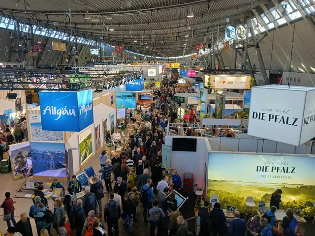 Volle Messehallen gab es beim 1. Wochenende der CMT in Stuttgart  | Foto: moto - foto