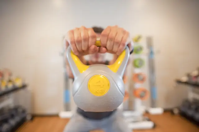 Wer den Fitnessstudio-Vertrag direkt nach Abschluss kündigt, vermeidet automatische Verlängerungen | Foto: Klaus-Dietmar Gabbert/dpa-mag