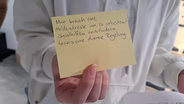 Bei dem VR-Erlebnis "Unhome" wurde den Schülerinnen vor Augen geführt, mit welchen Schwierigkeiten Obdachlosigkeit verknüpft ist | Foto: Monika Klein