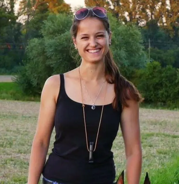 Sarah Tretter-Steffan leitet den Workshop „Erste Hilfe für Wildvögel“ am Sonntag, 15. März 2026, auf der ORBEA-Station im Maudacher Bruch. Die erfahrene Wildvogelpflegerin gibt praxisnahe Einblicke in die sachgerechte Erstversorgung verletzter oder geschwächter Wildvögel und erläutert, worauf es im Tierschutz besonders ankommt. Ziel des Workshops ist es, Handlungssicherheit zu vermitteln und Fehlentscheidungen im Umgang mit Wildvögeln zu vermeiden.  | Foto: Foto: ORBEA / Ehrenamtliche Wildvogelhilfe e. V.