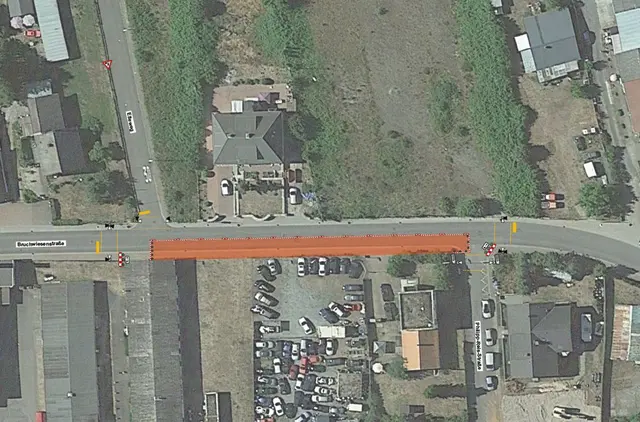 Der orange markierte Bereich zeigt den Abschnitt der Bruchwiesenstraße, in dem ab Montag Bauarbeiten beginnen. Dort wird der Stromanschluss für den neuen Schnellladepark hergestellt, während der Bauzeit kommt es zu einer halbseitigen Sperrung und zu einer Ampelregelung. | Foto: Grafik: Stadt Landstuhl