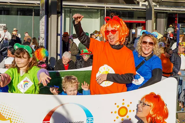 Auch viele Familien und Kinder sind beim Fasenachtsumzug dabei und feiern bunt kostümiert die fünfte Jahreszeit. | Foto: Stadtverwaltung Zweibrücken