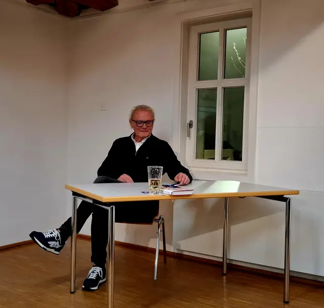 Hans-Peter Briegel wartete auf seinen Einsatz | Foto: Brigitte Melder