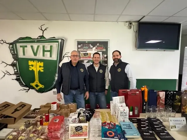 Tombola im Rahmen des Benefiz-Handballspiels  | Foto: LC Ludwigshafen