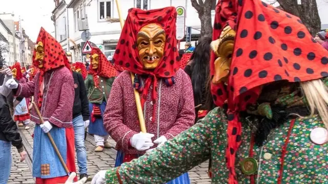 Hottscheck-Hexen in Aktion (beim Durlacher Fastanchtsumzug) | Foto: Heike Schwitalla