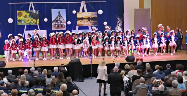 Gemeinsamer Auftritt der Karnevalsvereine Böhler Hängsching und Igg'lemer Bessem beim Neujahrsempfang | Foto: Brigitte Melder