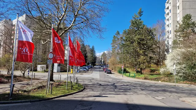 An Heimspieltagen des 1. FC Kaiserslautern gelten am Betzenberg besondere Regeln für das Bewohnerparken  | Foto: Ralf Vester