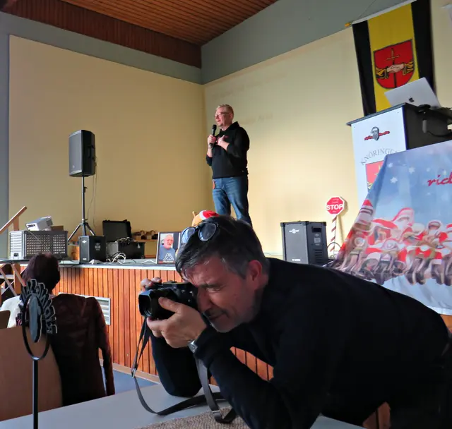 Rolf H. Epple als Fotograf und gerngesehener Gast | Foto: Brigitte Melder