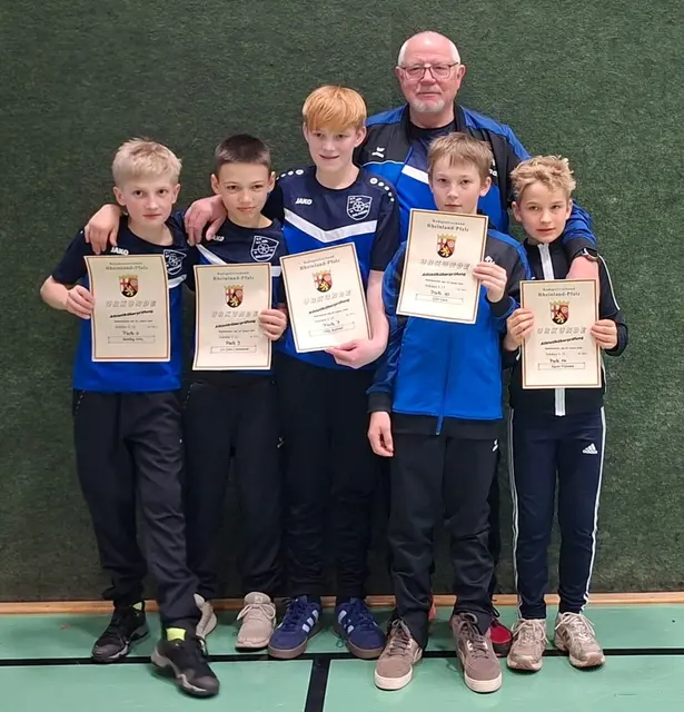 Hermann Schäffer mit seinen Schützlingen nach dem Athletiktest | Foto: |HSchäffer