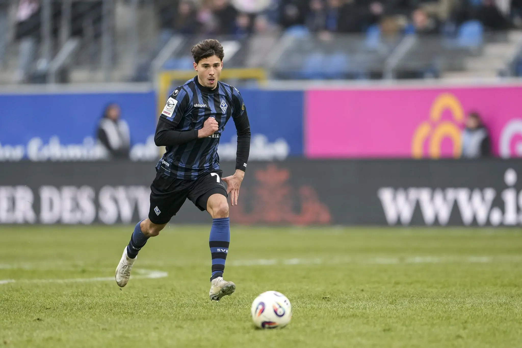 Waldhof-Mannheim-Der-neue-Rasen-bringt-kein-Gl-ck-0-4-Heimpleite-gegen-Rostock