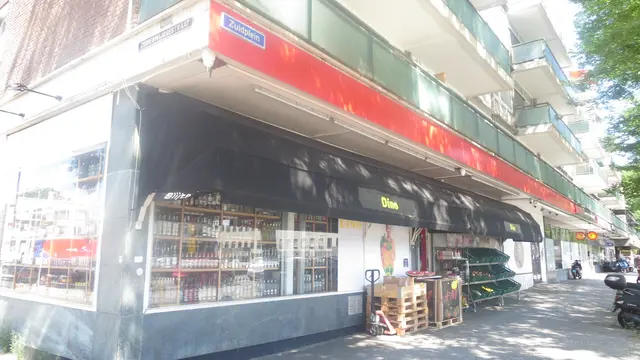 Vor allem die Innenstadt Rotterdams profitierte. 2 Kilometer weiter am Zuidplein zeigt sich Elend und Verfall. Zuid ist zum Ghetto geworden.  | Foto: Julia Glöckner