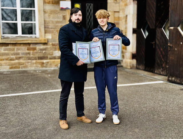 Außergewöhnliche Leistung: Maximilian Jäger erhält drei „Top in Germany“-Cambridge-Awards | Foto: International School Neustadt