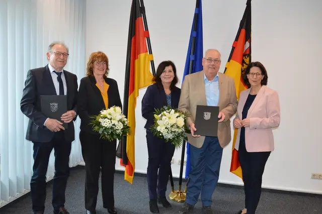Landwirtschafts- und Weinbauministerin Daniela Schmitt mit Walter Balz aus Hochborn und Karl Wilhelm Mees | Foto: Wirtschaftsministerium RLP