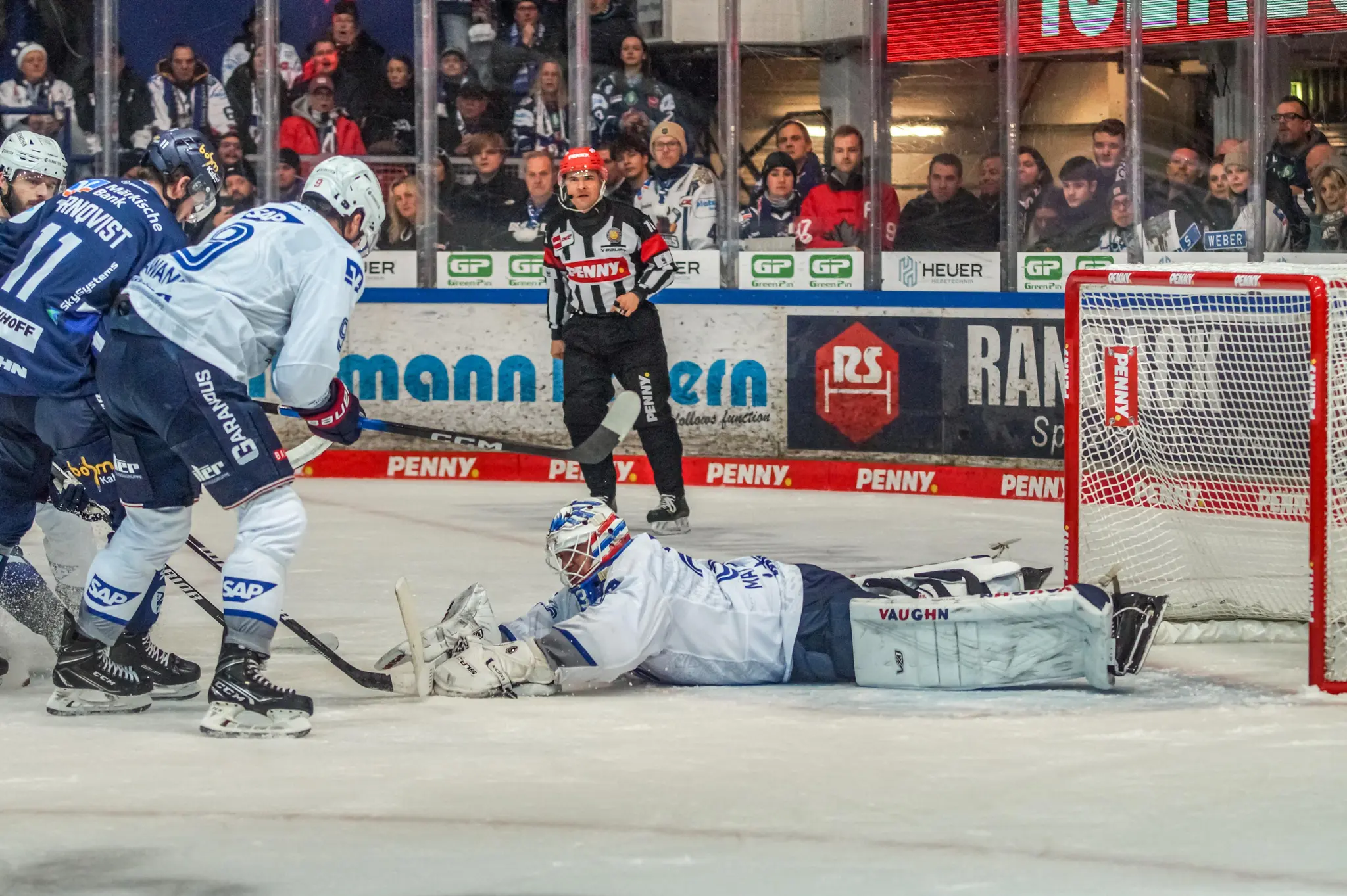 Adler-Mannheim-Auf-Platz-zwei-in-die-Olympia-Pause-Fraser-Vehanen-und-Bennett-verl-ngern