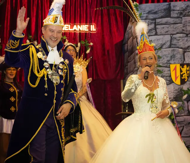 Stadtprinzenpaar Nadine II. von den Grokageli und Prinz Fabian I. vom großen Feuerio | Foto: Wolfgang Neuberth