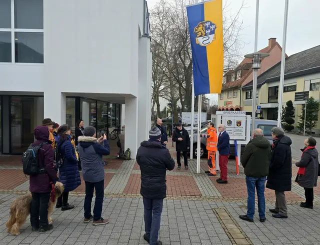 Haßloch erinnert mit Flaggenhissung an den Élysée-Vertrag | Foto: Gemeindeverwaltung Haßloch